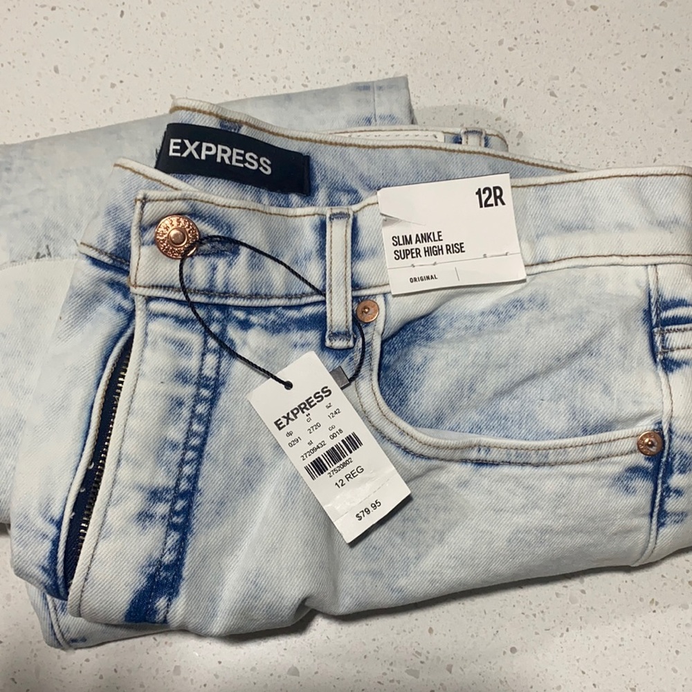 Slim ankle super high rise light wash jeans